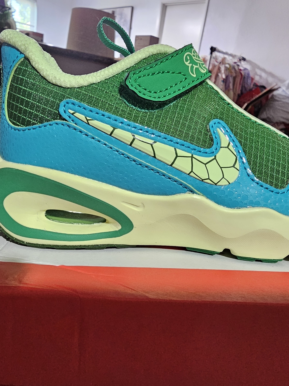 Nike Kids Teal and Green Hook-and-Loop Sneakers